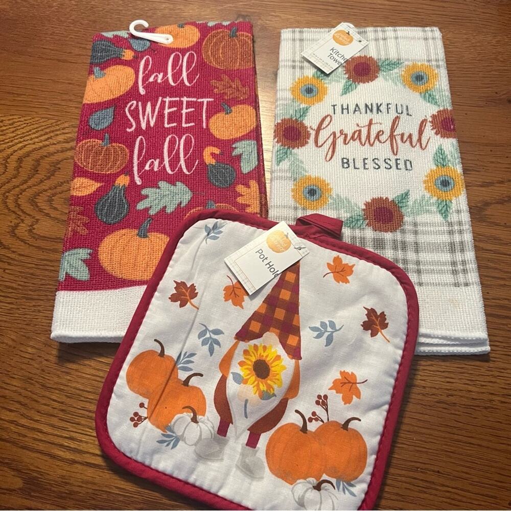 NWT Set of 3 Pieces Kitchen Dish Towels & Pot Holder Fall Gnome Pumpkins